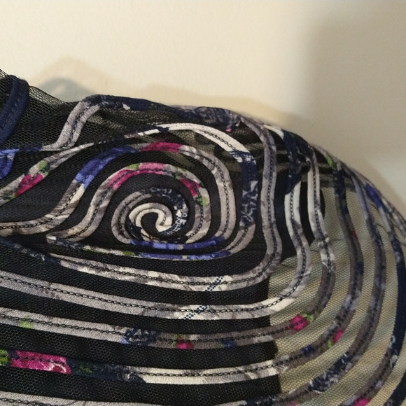 Navy and purple mesh vest - Picture 3 of 4